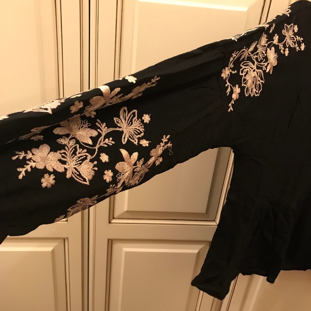 Blouse with Embroidery Detail - Picture 3 of 5